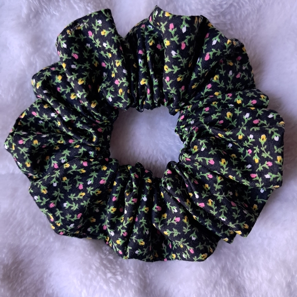 Floral Scrunchie Set - Picture 10 of 10